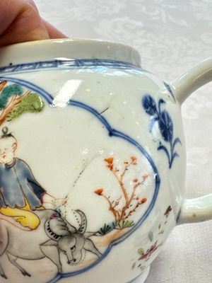 Three Chinese famille rose teapots and covers, Yongzheng/Qianlong — photo 45