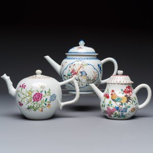 Three Chinese famille rose teapots and covers, Yongzheng/Qianlong — photo 1
