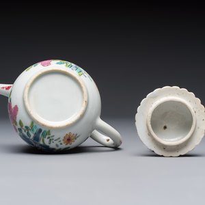 Three Chinese famille rose teapots and covers, Yongzheng/Qianlong — photo 12