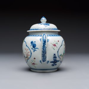 Three Chinese famille rose teapots and covers, Yongzheng/Qianlong — photo 14