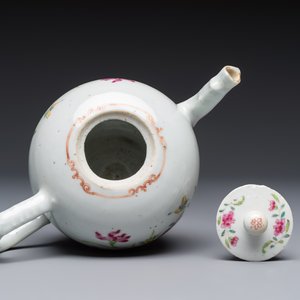 Three Chinese famille rose teapots and covers, Yongzheng/Qianlong — photo 5