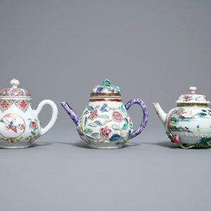 Three Chinese famille rose teapots and covers, Yongzheng — 照片 2