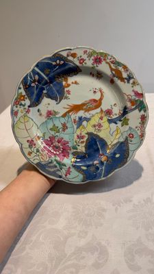 Three Chinese famille rose 'tobacco leaf' plates, Qianlong — photo 1