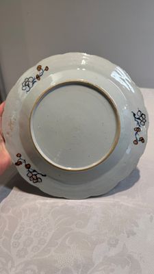 Three Chinese famille rose 'tobacco leaf' plates, Qianlong — photo 11