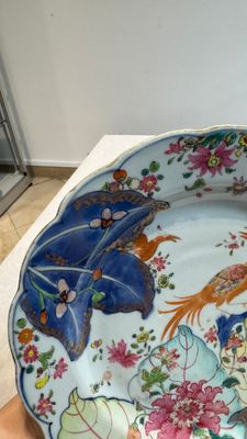 Three Chinese famille rose 'tobacco leaf' plates, Qianlong — photo 15