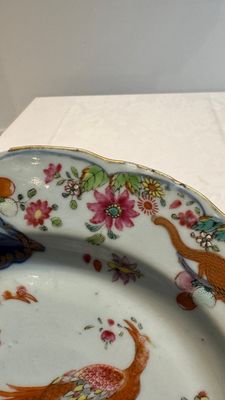 Three Chinese famille rose 'tobacco leaf' plates, Qianlong — photo 3