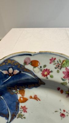 Three Chinese famille rose 'tobacco leaf' plates, Qianlong — photo 4