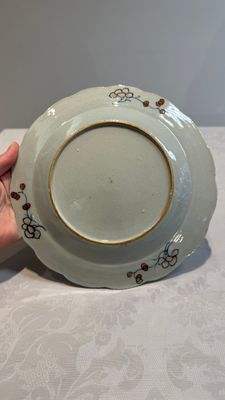 Three Chinese famille rose 'tobacco leaf' plates, Qianlong — photo 5