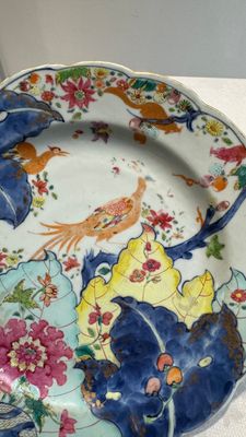 Three Chinese famille rose 'tobacco leaf' plates, Qianlong — photo 9