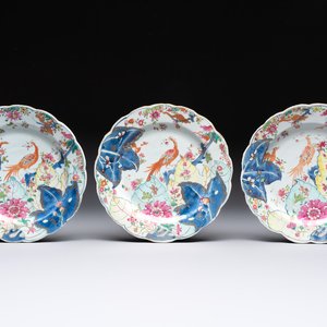 Three Chinese famille rose 'tobacco leaf' plates, Qianlong — photo 1