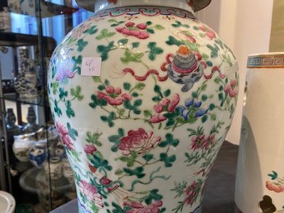 Three Chinese famille rose vases, a hat stand and a blue and white celadon-ground jar and cover, 19th C. — photo 7