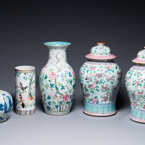 Three Chinese famille rose vases, a hat stand and a blue and white celadon-ground jar and cover, 19th C. — photo 1