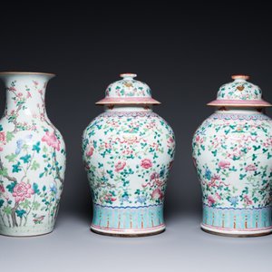 Three Chinese famille rose vases, a hat stand and a blue and white celadon-ground jar and cover, 19th C. — photo 4