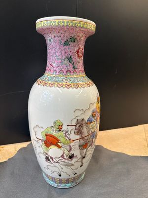 Three Chinese famille rose vases and a famille verte 'cong' vase, Qianlong mark, 20th C. — photo 13