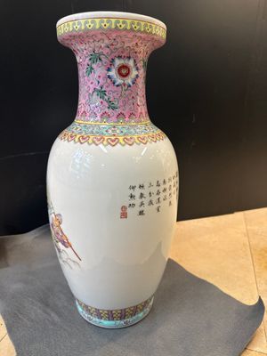 Three Chinese famille rose vases and a famille verte 'cong' vase, Qianlong mark, 20th C. — photo 15