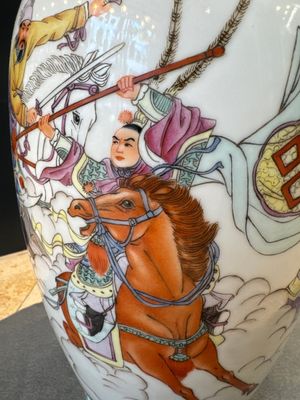 Three Chinese famille rose vases and a famille verte 'cong' vase, Qianlong mark, 20th C. — photo 17