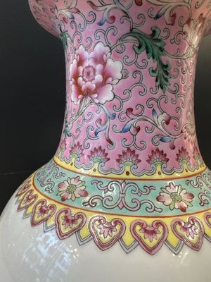 Three Chinese famille rose vases and a famille verte 'cong' vase, Qianlong mark, 20th C. — photo 19