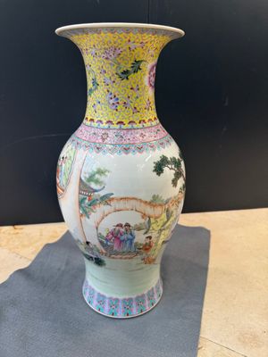 Three Chinese famille rose vases and a famille verte 'cong' vase, Qianlong mark, 20th C. — photo 2