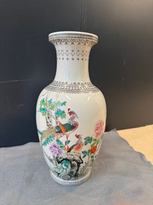 Three Chinese famille rose vases and a famille verte 'cong' vase, Qianlong mark, 20th C. — photo 22