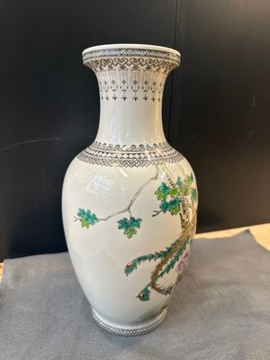 Three Chinese famille rose vases and a famille verte 'cong' vase, Qianlong mark, 20th C. — photo 25