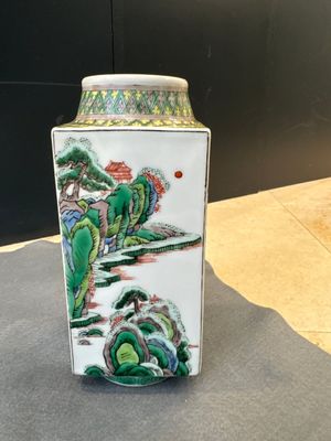 Three Chinese famille rose vases and a famille verte 'cong' vase, Qianlong mark, 20th C. — photo 34