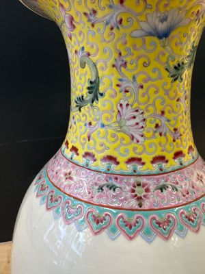 Three Chinese famille rose vases and a famille verte 'cong' vase, Qianlong mark, 20th C. — photo 7