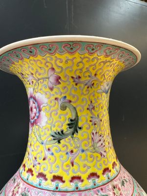Three Chinese famille rose vases and a famille verte 'cong' vase, Qianlong mark, 20th C. — photo 9