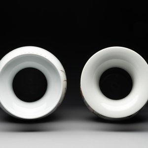 Three Chinese famille rose vases and a famille verte 'cong' vase, Qianlong mark, 20th C. — photo 6