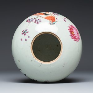 Three Chinese famille rose vases and a jar with a wooden cover — photo 12