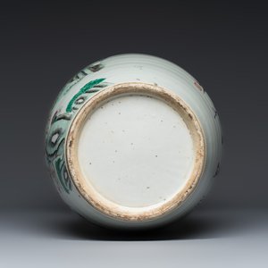 Three Chinese famille rose vases and a jar with a wooden cover — photo 7