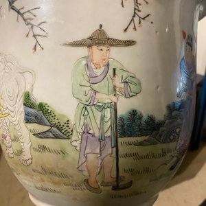 Three Chinese famille rose vases and a jardinière, 19th C. — photo 20