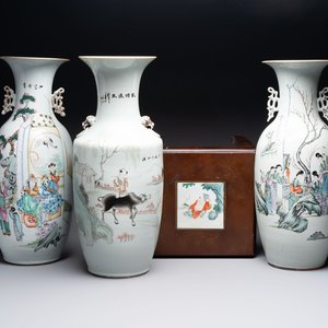 Three Chinese famille rose vases and a plaque-mounted stool, signed Mao Zirong 毛子榮, Yang Qingshan 楊青山 and Liu Jishun 劉吉順, 19/20th C. — 照片 1