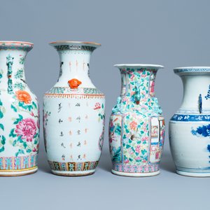Three Chinese famille rose vases and one in blue and white, 19th C. — photo 5