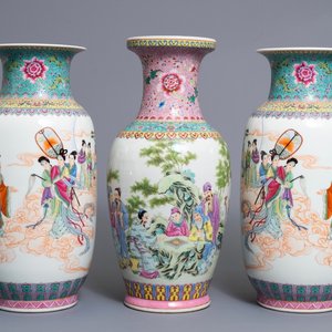 Three Chinese famille rose vases, Qianlong mark, Republic, 20th C. — photo 1