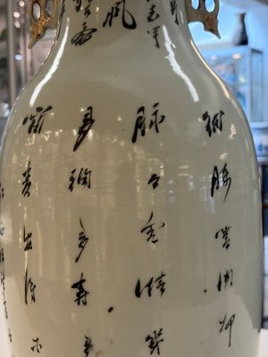 Three Chinese famille rose vases, signed Hu Yuanxin 胡源鑫, Luo Yisheng 羅義盛 and Wang Shengtai 汪生泰, 20th C. — foto 11