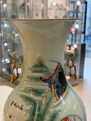 Three Chinese famille rose vases, signed Hu Yuanxin 胡源鑫, Luo Yisheng 羅義盛 and Wang Shengtai 汪生泰, 20th C. — foto 15