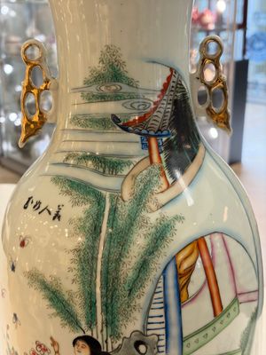 Three Chinese famille rose vases, signed Hu Yuanxin 胡源鑫, Luo Yisheng 羅義盛 and Wang Shengtai 汪生泰, 20th C. — foto 18