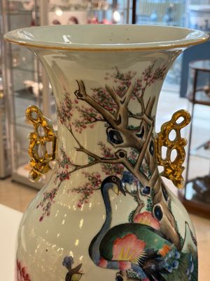Three Chinese famille rose vases, signed Hu Yuanxin 胡源鑫, Luo Yisheng 羅義盛 and Wang Shengtai 汪生泰, 20th C. — foto 25