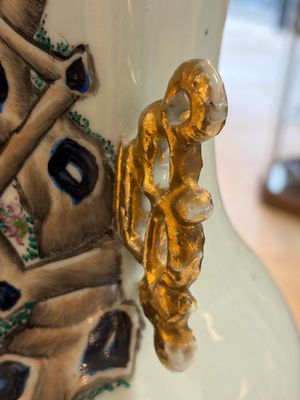 Three Chinese famille rose vases, signed Hu Yuanxin 胡源鑫, Luo Yisheng 羅義盛 and Wang Shengtai 汪生泰, 20th C. — foto 29