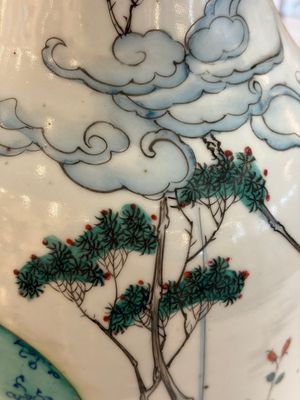 Three Chinese famille rose vases, signed Hu Yuanxin 胡源鑫, Luo Yisheng 羅義盛 and Wang Shengtai 汪生泰, 20th C. — foto 6