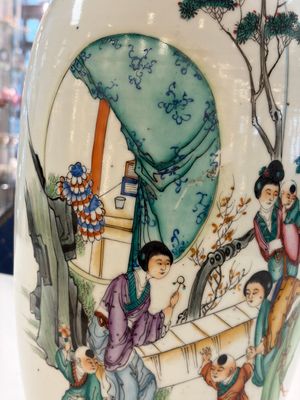 Three Chinese famille rose vases, signed Hu Yuanxin 胡源鑫, Luo Yisheng 羅義盛 and Wang Shengtai 汪生泰, 20th C. — foto 7