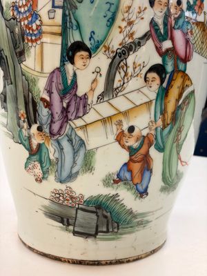 Three Chinese famille rose vases, signed Hu Yuanxin 胡源鑫, Luo Yisheng 羅義盛 and Wang Shengtai 汪生泰, 20th C. — foto 8