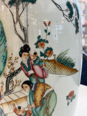 Three Chinese famille rose vases, signed Hu Yuanxin 胡源鑫, Luo Yisheng 羅義盛 and Wang Shengtai 汪生泰, 20th C. — foto 9