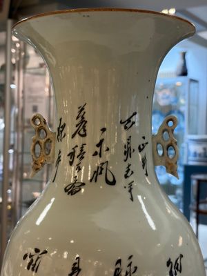 Three Chinese famille rose vases, signed Hu Yuanxin 胡源鑫, Luo Yisheng 羅義盛 and Wang Shengtai 汪生泰, 20th C. — foto 10