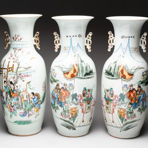 Three Chinese famille rose vases, signed Zhang Rong Shun 張榮順 and Qun Yi Hua Guan 群益畫館 19/20th C. — photo 1