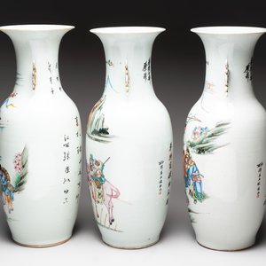 Three Chinese famille rose vases, signed Zhang Rong Shun 張榮順 and Qun Yi Hua Guan 群益畫館 19/20th C. — photo 2