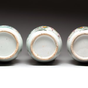 Three Chinese famille rose vases, signed Zhang Rong Shun 張榮順 and Qun Yi Hua Guan 群益畫館 19/20th C. — photo 7
