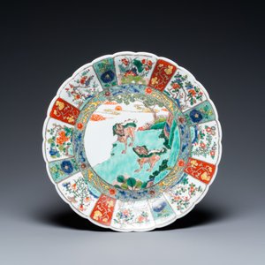 Three Chinese famille rose vases, two famille verte vases and a dish, 19/20th C. — photo 2