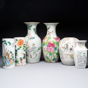 Three Chinese famille rose vases, two hat stands and a jar, 19th C. — photo 1