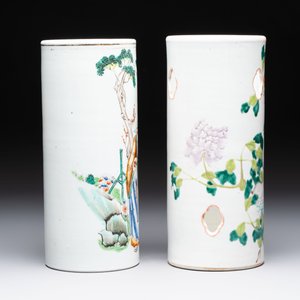 Three Chinese famille rose vases, two hat stands and a jar, 19th C. — photo 11